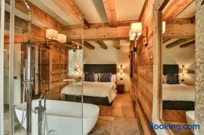HelloChalet - Chalet Seventy One - Larger Family Ski Chalet in the center - Image 3
