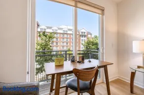 Modern Apt Downtown with Pool - Image 4