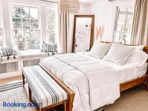 Buttonwood Hotel 1 - Boutique Accommodations - Image 3