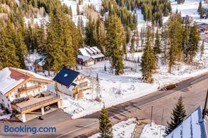 Newly remodeled ski-in - ski-out cabin with washer & dryer new kitchen - walk to lifts - Image 3