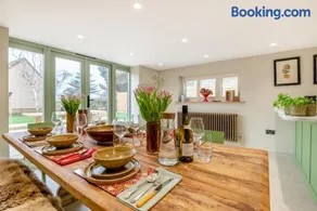 3 Bed in Westmancote oc-t30722 - Image 2