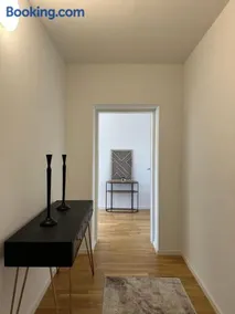 Oak ONE - Modern City Stay - Image 1
