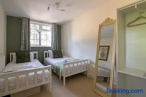 Elegant Village Stay Parking and EV Charger - Image 3