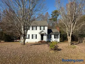 Gamers & Disc Golfers Dream Stay! Spacious 4BR in Peaceful Setting - Image 2