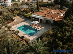 Stylish villa with sea view - Image 5
