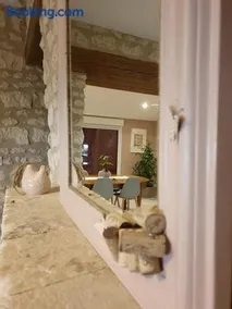 La Petite Loge des Vignes Private Jacuzzi - Image 3