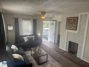 Cozy 3 4 BR Home Ideal for Family - Image 2