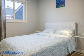 Entire NEW House 5BDR , close to DT MTL, 4 Parking - Image 3
