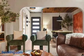 Newly Renovated North Austin Gem Yard BBQ - Image 1