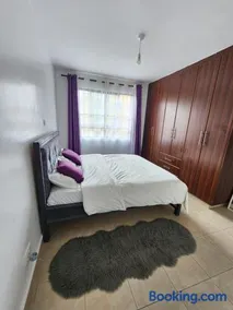 Val's Executive Homestay, Spacious 1 Bedroom Apartment at Greatwall Gardens - Image 1