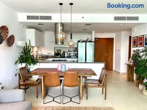 2BR with Breathtaking Sea View Yas Proximity - Image 3