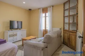 Apartamento con balcón en Sant Jaume - Image 1