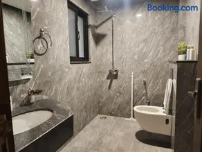 Elegant Designer Studio, Hotel-Style Comfort in Zeta Mall - Image 4