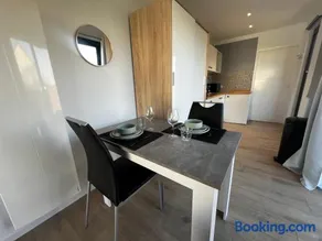 Conteneur Design Avec Jacuzzi - Bord de Forêt - Image 2