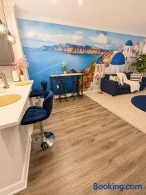 Santorini - 2BR - FIFA World Cup - Walk to NRG - Pool - Gym - Sleep 6 - Image 2
