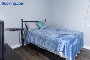 Shared, spacious condo near UChicago and Obama Center - Image 3