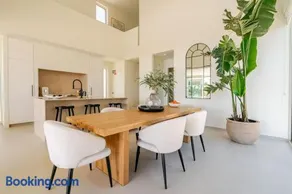 Modern Sea View Villa, Heated Pool,Rooftop Jacuzzi Outdoor Kitchen 12min faro Airport - Image 2