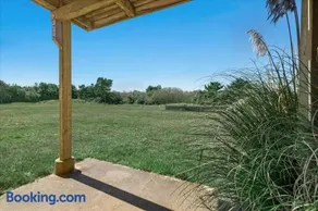 2 Bedroom Family Suite Condo with King Bed - Sleeps 8 - Pool and Hot Tub - Image 1