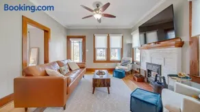 The Blue House -Historic-Updated-Walkable - Image 4