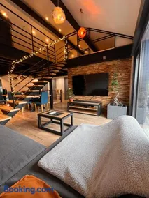 Loft industriel avec jacuzzi - Image 1