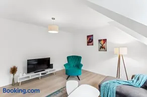 Aarper Boutique Apartment I Messe, Airport, Netflix & Forest - Image 2