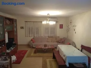 Stylish Modern Maisonette - Image 1