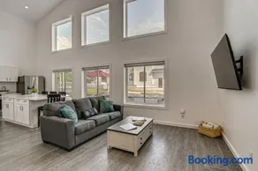 Lake Cornelia! Beach, Dock, Sunsets, Family Fun - Image 3
