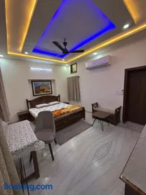 ''Heritage Escape'' Luxe Room with Balcony - Image 2