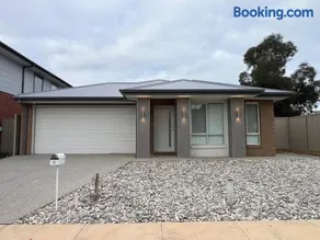 PONZ Lake Retreat - Nagambie - Image 2