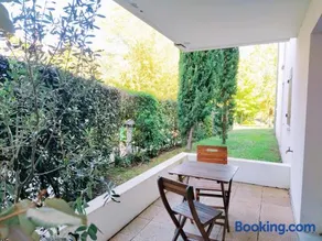 La Baignade de Montaigu, piscine et garage couvert - Image 3