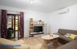 Three-Bedroom Holiday Home In Divsici - Image 2