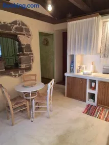 MOLYVOS BOUTIQUE HOUSE - Image 2