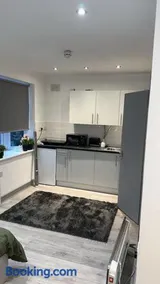 Modern studio flat in Romford - Image 1