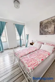 Main Square Apartment - Image 1