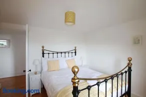Seaside Holiday Cottage Near Beach - Image 5