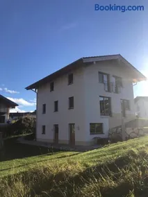Appartement adapté aux familles avec terrasse et jardin | Vue jardin - Image 3