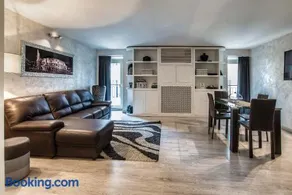 Black And White Suite - Image 1