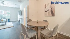 Landing - Modern Apartment with Amazing Amenities (ID7689X22) - Image 3