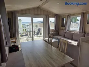 2 bedrooms caravan with a sea view - Image 5