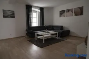 Beautiful Central City Apartment - 2BR, WIFI, Netflix & PS4 - Image 4