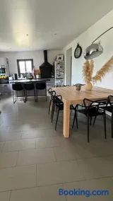 Maison, idéalement située piscine a partager - Image 2