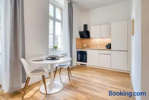 Halle Suites by FullHouse - free parking & WiFi - Image 3