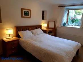 Plough Cottage is a 18th Century barn conversion offering a tranquil rural retreat 9 miles from the Lake District National Park - Image 2