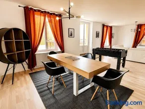 vaste appartement rénové avec terrasse - Image 3