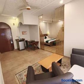 Hotel Grand Suites - Image 2