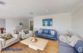 Panoramic Water Views in Salamander Bay - Image 3