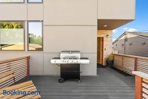 Ruston Luxe House, 3 Bed 3 Bath, NEW Home in Ruston, WA - Image 2