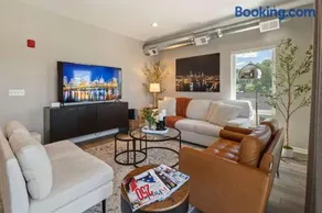 New Chic Condo in Pittsburgh - Image 1