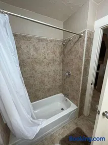 2 King Beds! Fantastic Stylish Bungalow home! - Image 2