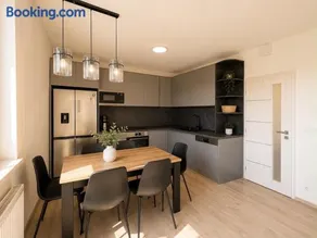 Newly Built Apartment with Free Parking & Balcony - Image 4
